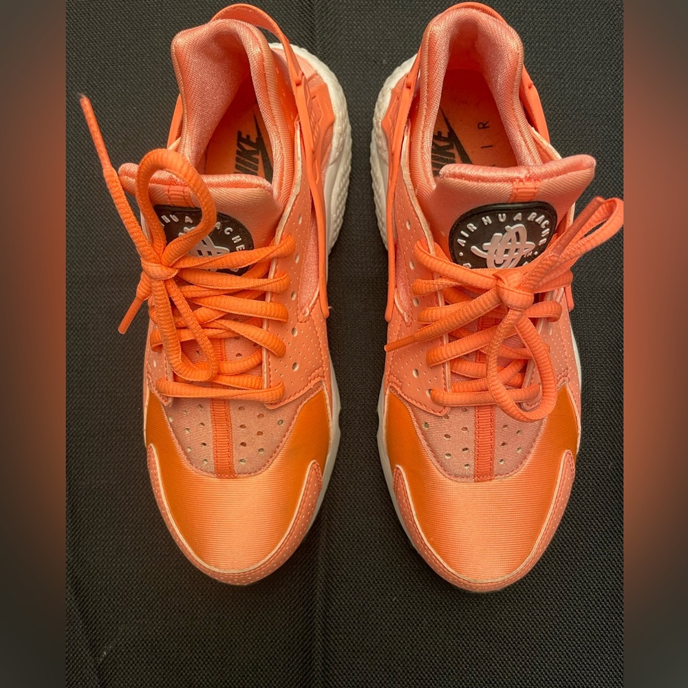 Women’s NIKE huaraches